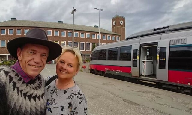 FLYTTET TIL NORGE: Etter å ha bodd med Joe Exotic, i forbindelse med produksjonen av et tv-program, forlot Kirkham alt han eide i dyreparken. Nå har kjærligheten bragt ham til Norge. I dag er han gift med norske Kristin. Foto: Privat FLYTTET TIL NORGE: Etter å ha bodd med Joe Exotic, i forbindelse med produksjonen av et tv-program, forlot Kirkham alt han eide i dyreparken. Nå har kjærligheten bragt ham til Norge. I dag er han gift med norske Kristin. Foto: Privat